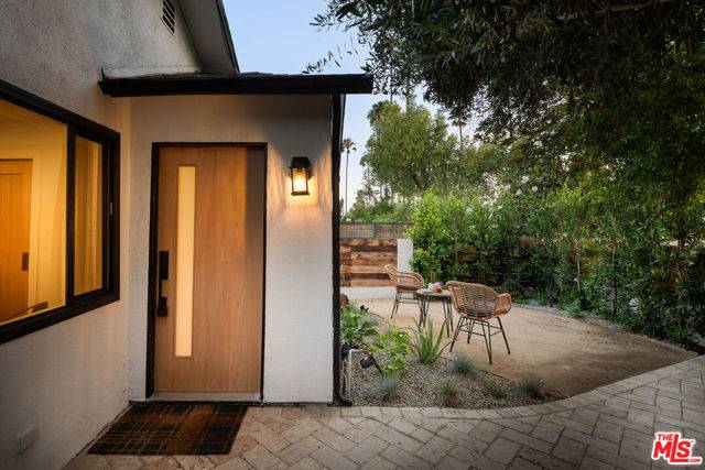 Los Angeles, CA 90026,1506 N Benton Way