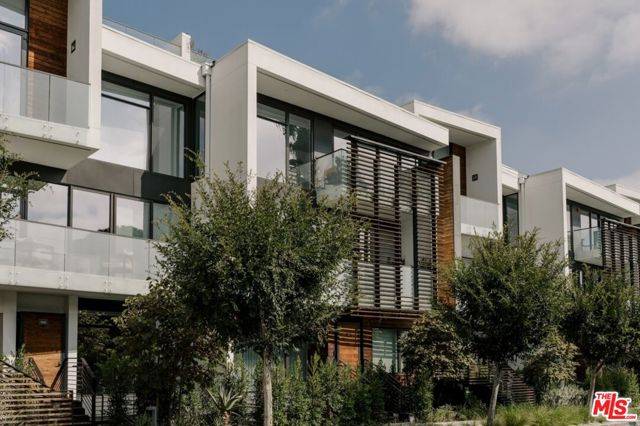 West Hollywood, CA 90069,702 N Doheny Drive #TH21