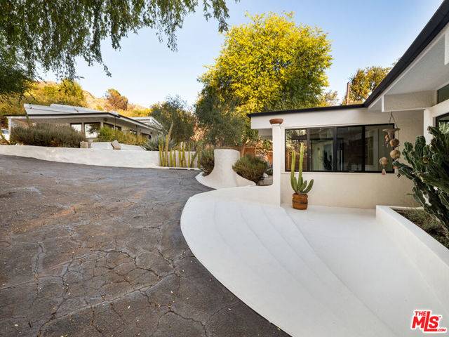 Altadena, CA 91001,176 Jaxine Drive