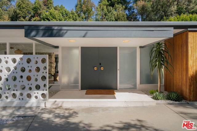 Los Angeles, CA 90046,3122 Nichols Canyon Road