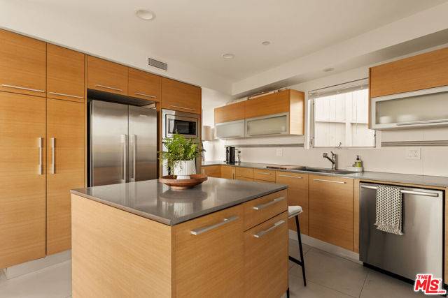 Studio City (los Angeles), CA 91604,3631 Sunswept Drive