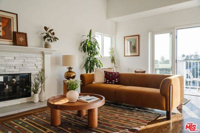 Los Angeles, CA 90026,1541 Silverwood Terrace