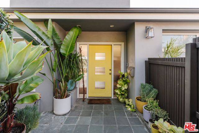 Los Angeles, CA 90026,1541 Silverwood Terrace