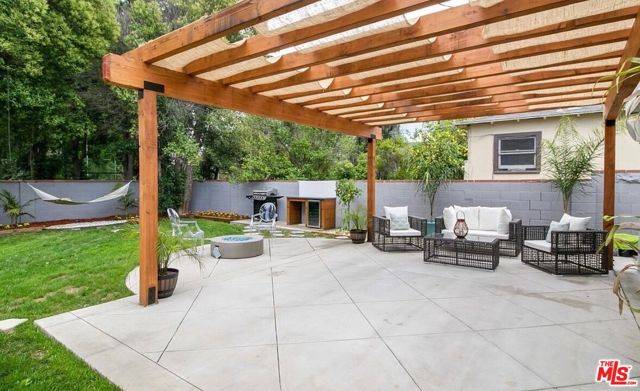 Woodland Hills (los Angeles), CA 91367,6046 Fallbrook Avenue