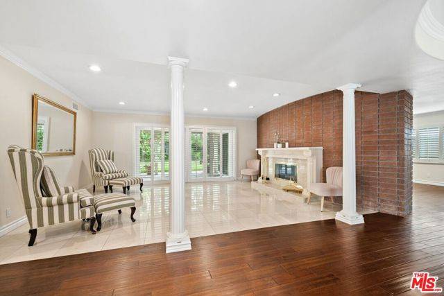 Los Angeles, CA 90056,6636 Wooster Avenue