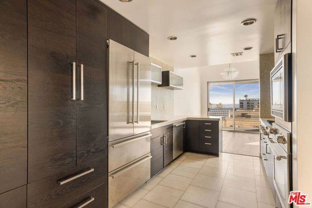 West Hollywood, CA 90069,1129 Larrabee Street #14