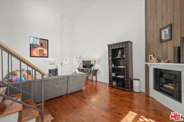 Studio City (los Angeles), CA 91604,12938 Valleyheart Drive #11