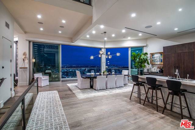 Los Angeles, CA 90069,8572 Hillside Avenue