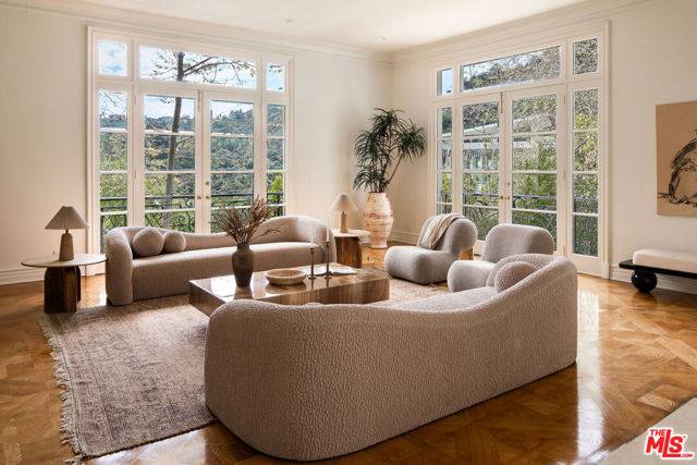 Los Angeles, CA 90077,10509 Vestone Way