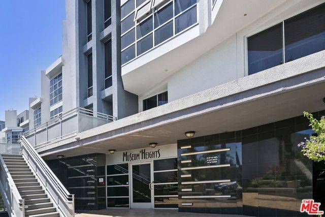 Los Angeles, CA 90049,171 N Church Lane #619