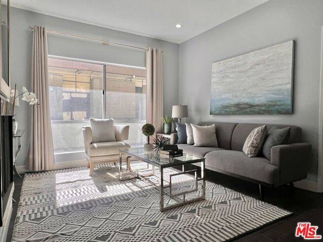 Pasadena, CA 91101,156 S Oak Knoll Avenue #101