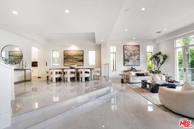 Marina Del Rey, CA 90292,142 Union Jack Mall