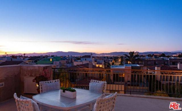 Marina Del Rey, CA 90292,142 Union Jack Mall