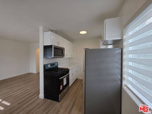 Redondo Beach, CA 90278,2009 Carnegie Lane #8