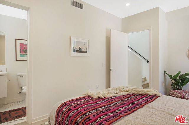 Los Angeles, CA 90039,1933 N Griffith Park Boulevard