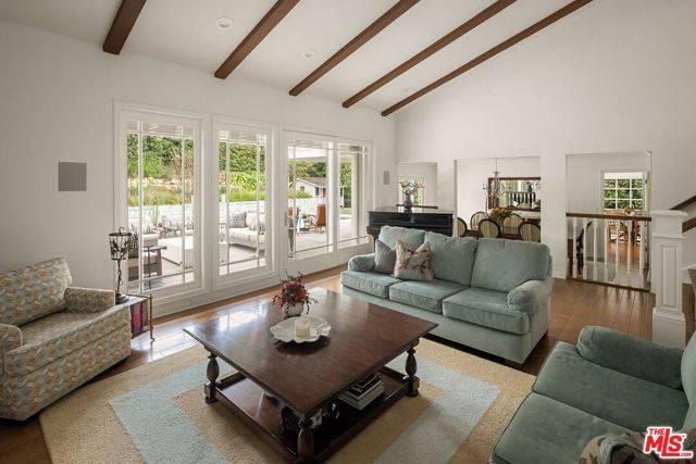 Los Angeles, CA 90049,837 N Bundy Drive