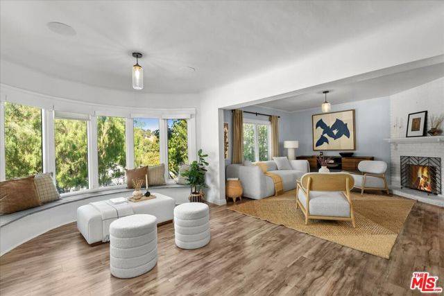 Sherman Oaks, CA 91403,4104 Saugus Avenue