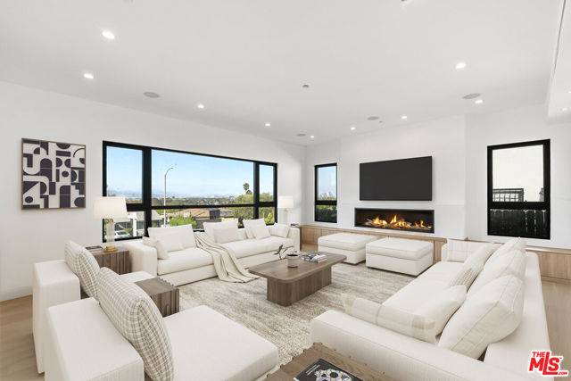 Los Angeles, CA 90008,5280 Sanchez Drive