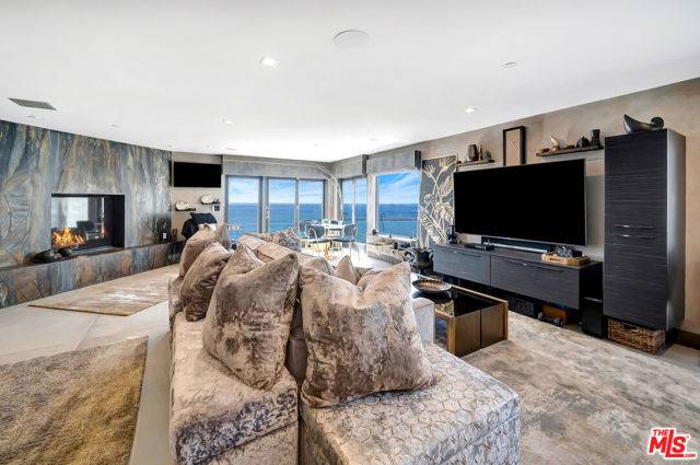 Playa Del Rey (los Angeles), CA 90293,6309 Ocean Front walk #302