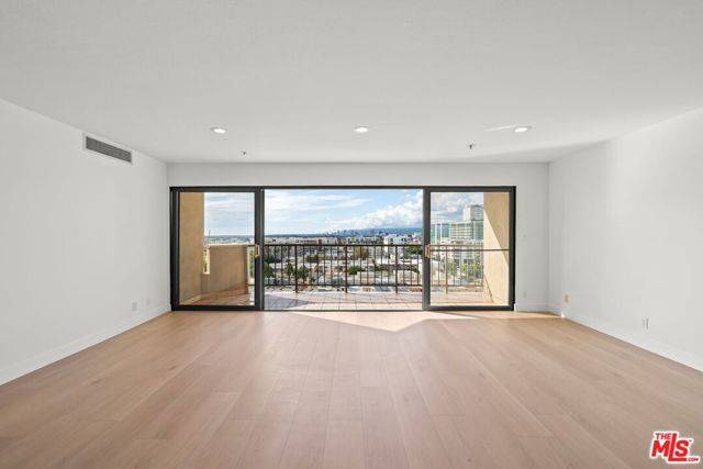 Los Angeles, CA 90005,727 S Ardmore Avenue #1002