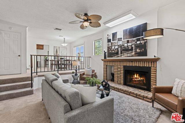 Studio City (los Angeles), CA 91604,4332 Coldwater Canyon Avenue #3