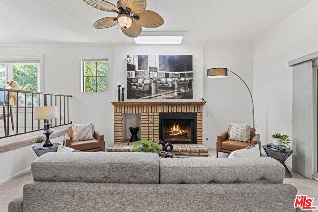 Studio City (los Angeles), CA 91604,4332 Coldwater Canyon Avenue #3