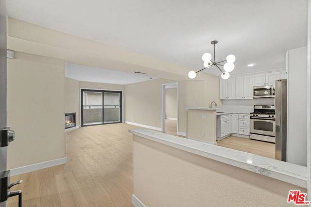 Playa Del Rey (los Angeles), CA 90293,8300 Manitoba Street #221