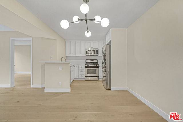 Playa Del Rey (los Angeles), CA 90293,8300 Manitoba Street #221