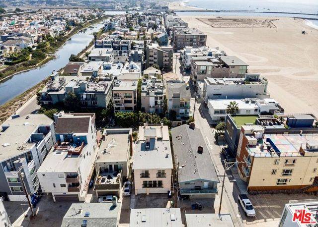 Marina Del Rey, CA 90292,17 Privateer Street