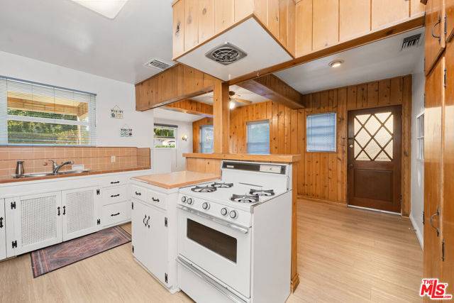 Sherman Oaks, CA 91403,4822 Lemona Avenue