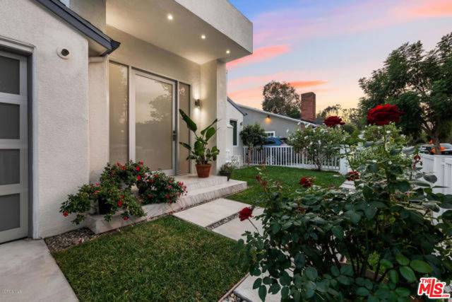 Los Angeles, CA 90049,11314 Gladwin Street