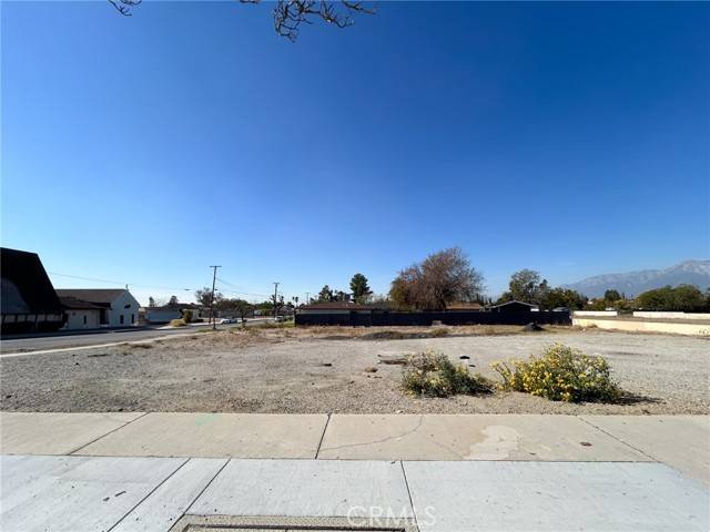 Fontana, CA 92335,9098 Sierra Avenue