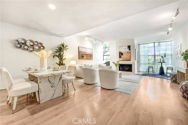 Los Angeles, CA 90068,3884 Fredonia Drive #F