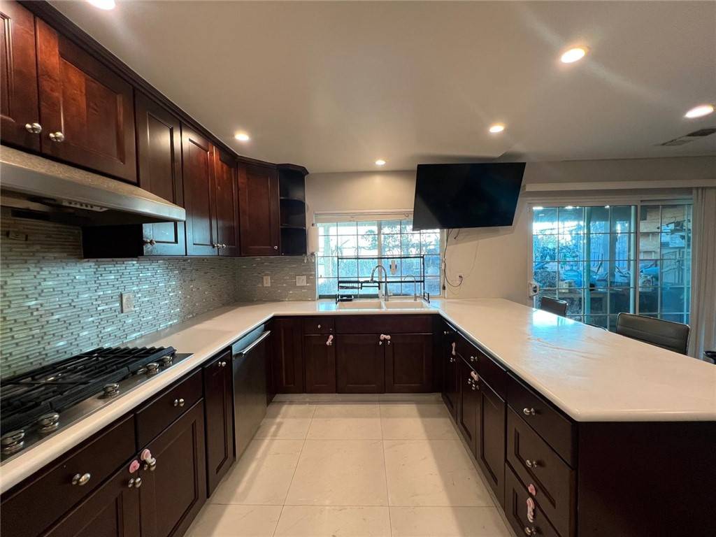 Montebello, CA 90640,1323 W Lincoln Ave