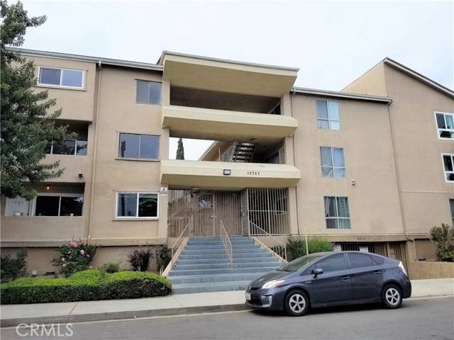 North Hollywood (los Angeles), CA 91602,10757 Hortense Street #112