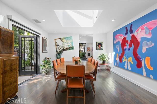 Los Angeles, CA 90038,737 N Orange Drive