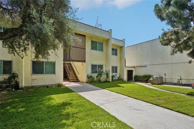 North Hollywood (los Angeles), CA 91605,11813 Runnymede Street #27
