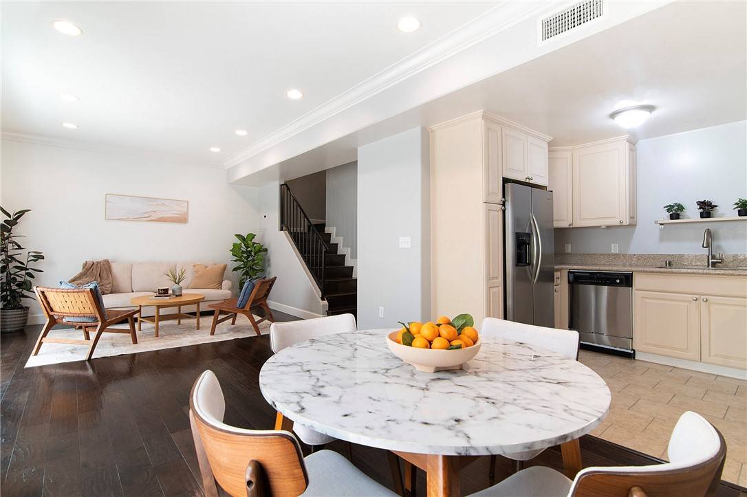 North Hollywood (los Angeles), CA 91601,5335 Cartwright Ave #3