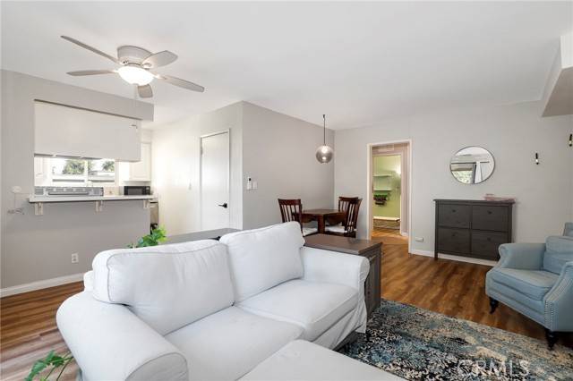 Woodland Hills (los Angeles), CA 91367,6021 Fountain Park Ln #2