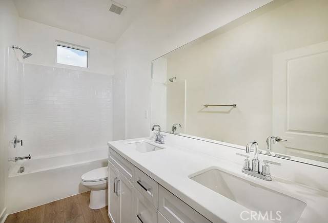 Ontario, CA 91764,4061 E Luna Paseo #32