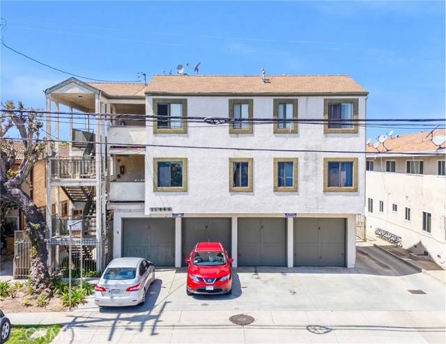 Hawthorne, CA 90250,11943 Grevillea Avenue