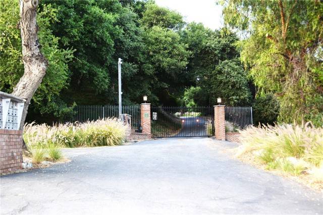 Glendora, CA 91741,946 N Glendora Ave