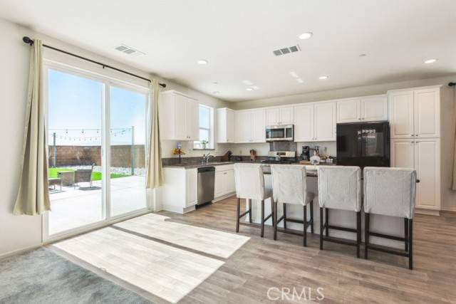 Victorville, CA 92395,13343 Macaw Place