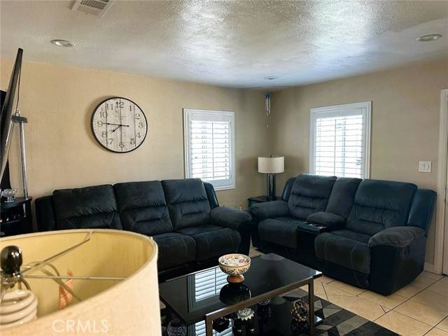 Los Angeles, CA 90003,150 E 95th Street