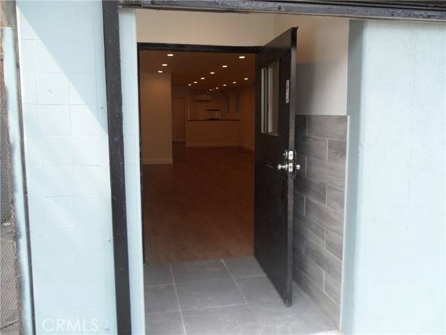 Los Angeles, CA 90003,8763 S San Pedro