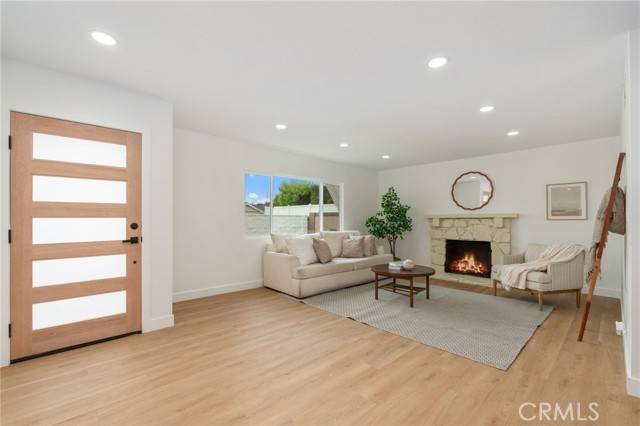 Huntington Beach, CA 92647,8171 Holland Drive