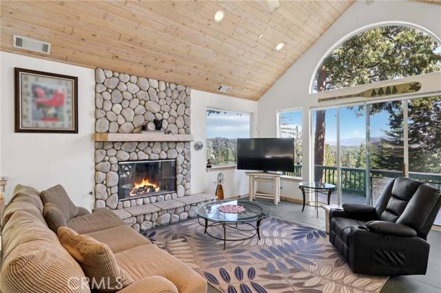 Lake Arrowhead, CA 92317,277 Grizzly Road