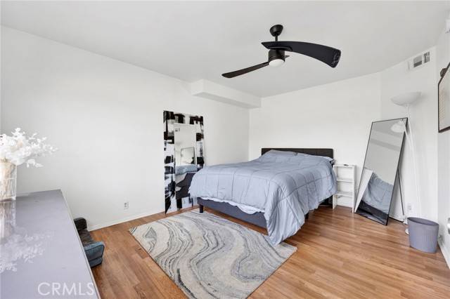 Van Nuys (los Angeles), CA 91406,15946 Vanowen Street #202