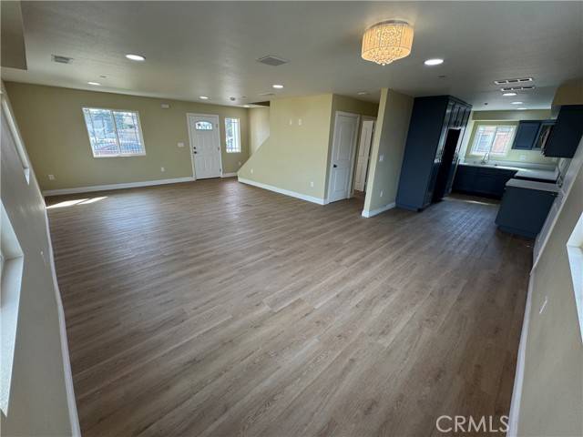Compton, CA 90221,4337 E Palmerstone Street