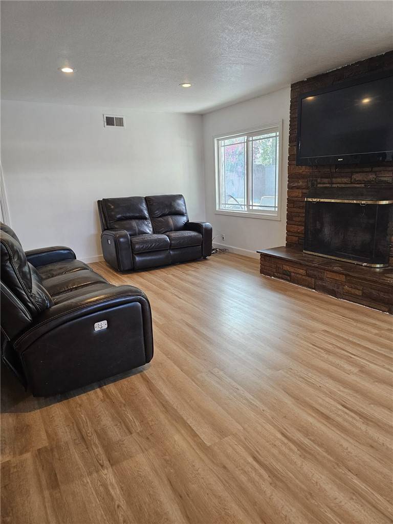 Santa Ana, CA 92706,1043 W Orange Road